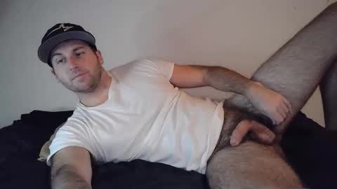 Snapshot of theetwohander chatting on 11.20.25 Theetwohander online show from 11.20.25