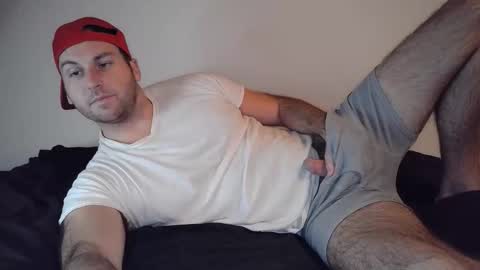 Snapshot of theetwohander chatting on 11.21.25 Theetwohander online show from 11.21.25