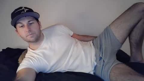 Snapshot of theetwohander chatting on 11.26.25 Theetwohander online show from 11.26.25