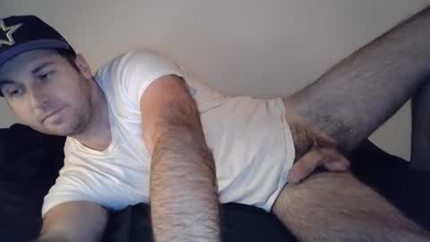 Snapshot of theetwohander chatting on 11.27.25 Theetwohander online show from 11.27.25