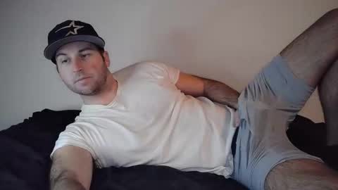 Snapshot of theetwohander chatting on 12.04.25 Theetwohander online show from 12.04.25