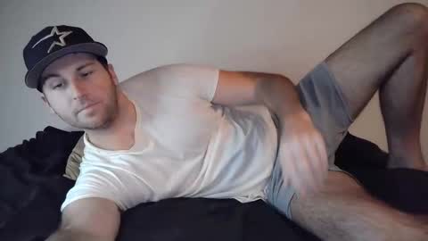 Snapshot of theetwohander chatting on 12.14.25 Theetwohander online show from 12.14.25