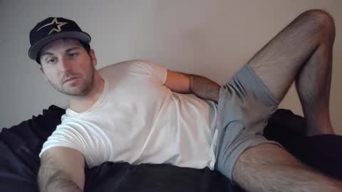 Snapshot of theetwohander chatting on 12.21.25 Theetwohander online show from 12.21.25