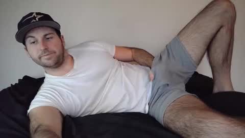 Snapshot of theetwohander chatting on 12.21.25 Theetwohander online show from 12.21.25