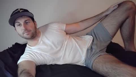 Snapshot of theetwohander chatting on 12.23.25 Theetwohander online show from 12.23.25