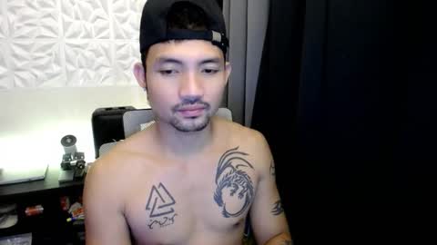 Snapshot of thefriskyasian chatting on 10.03.25 Jaycee online show from 10.03.25