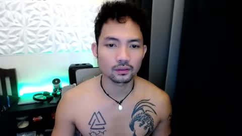 Snapshot of thefriskyasian chatting on 10.04.25 Jaycee online show from 10.04.25