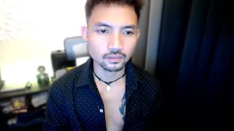 Snapshot of thefriskyasian chatting on 10.08.25 Jaycee online show from 10.08.25