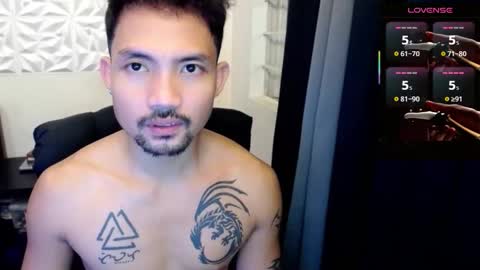 Snapshot of thefriskyasian chatting on 10.11.25 Jaycee online show from 10.11.25