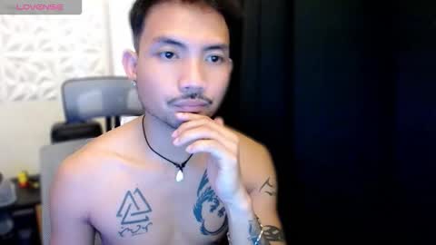 Snapshot of thefriskyasian chatting on 11.02.25 Jaycee online show from 11.02.25