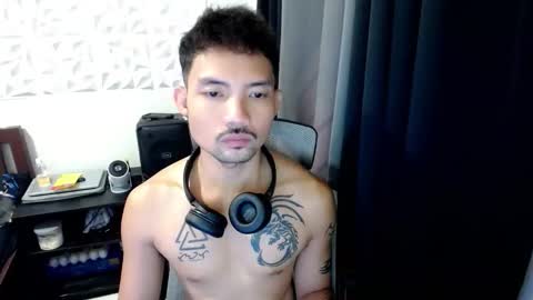 Snapshot of thefriskyasian chatting on 11.04.25 Jaycee online show from 11.04.25