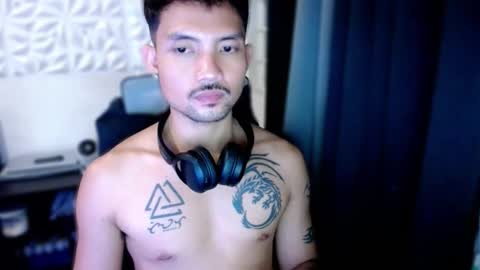 Snapshot of thefriskyasian chatting on 11.04.25 Jaycee online show from 11.04.25