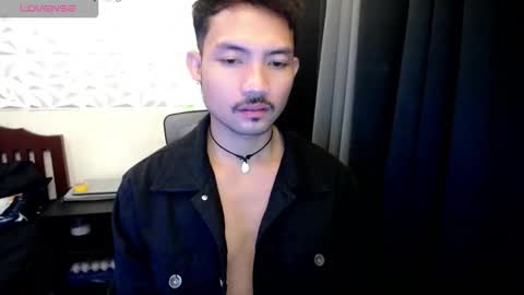 Snapshot of thefriskyasian chatting on 11.10.25 Jaycee online show from 11.10.25