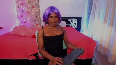 Snapshot of thegoldenbitch chatting on 01.05.25 Goldie online show from 01.05.25