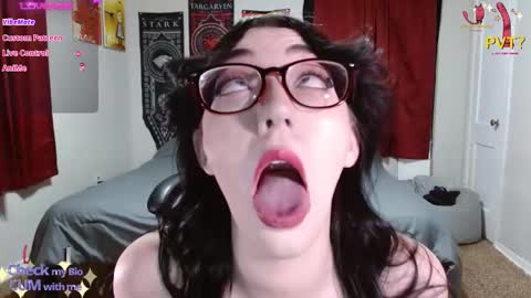 Snapshot of thegothmilf chatting on 01.12.25 TheGothMilf online show from 01.12.25