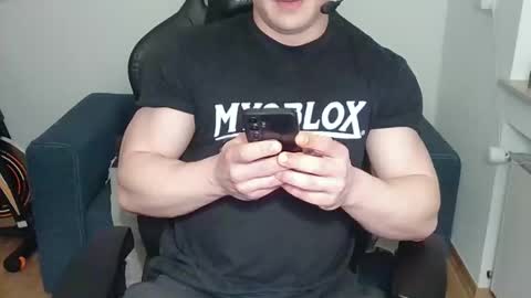 Snapshot of theguyfrombehind chatting on 04.05.26 Alex online show from 04.05.26