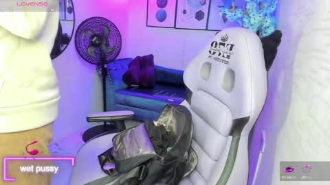 Snapshot of theia_moon_ chatting on 09.29.25 Theia online show from 09.29.25