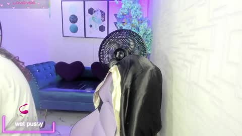 Snapshot of theia_moon_ chatting on 10.03.25 Theia online show from 10.03.25