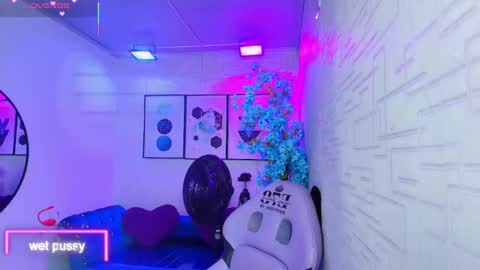 Snapshot of theia_moon_ chatting on 10.04.25 Theia online show from 10.04.25