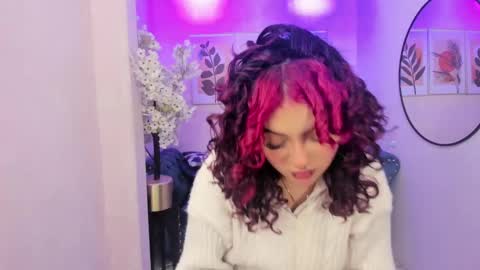 Snapshot of theia_moon_ chatting on 10.09.25 Theia online show from 10.09.25