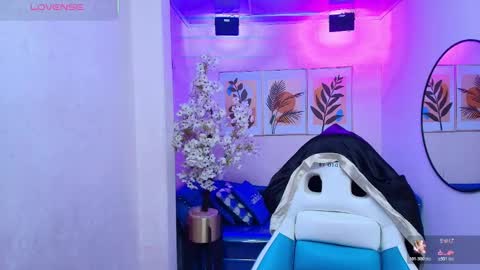 Snapshot of theia_moon_ chatting on 10.20.25 Theia online show from 10.20.25