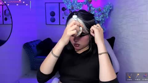 Snapshot of theia_moon_ chatting on 11.08.25 Theia online show from 11.08.25