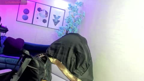 Theia  online show from 12.01.25