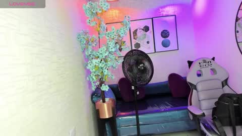 Theia  online show from 12.17.25