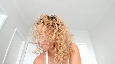 Lily Marie online show from 12.22.24