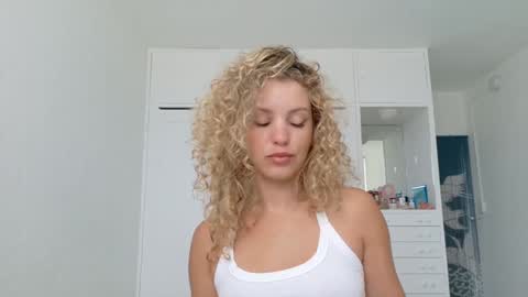Snapshot of theislandgirl chatting on 06.01.26 Lily Marie online show from 06.01.26