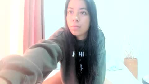 Snapshot of thelovers_sexys chatting on 10.21.25 Emily and andre online show from 10.21.25