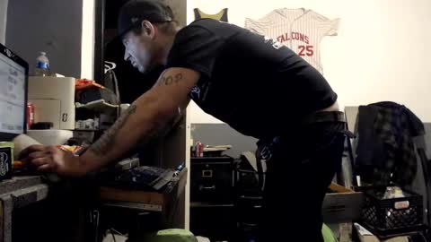 Snapshot of themechanic_ chatting on 12.10.24 sledge online show from 12.10.24