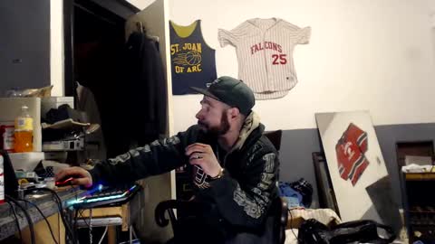 Snapshot of themechanic_ chatting on 02.08.25 sledge online show from 02.08.25