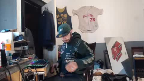 Snapshot of themechanic_ chatting on 02.08.25 sledge online show from 02.08.25
