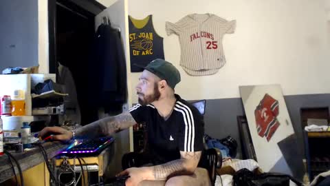 Snapshot of themechanic_ chatting on 02.08.25 sledge online show from 02.08.25