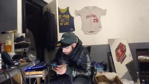Snapshot of themechanic_ chatting on 02.09.25 sledge online show from 02.09.25