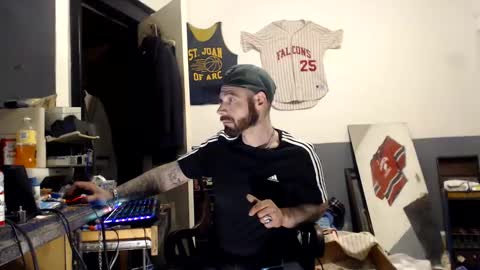 Snapshot of themechanic_ chatting on 02.09.25 sledge online show from 02.09.25