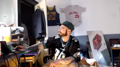 Snapshot of themechanic_ chatting on 02.09.25 sledge online show from 02.09.25