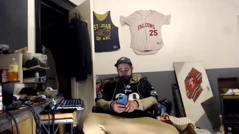 Snapshot of themechanic_ chatting on 02.09.25 sledge online show from 02.09.25