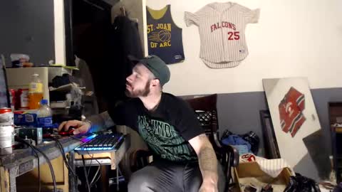 Snapshot of themechanic_ chatting on 02.13.25 sledge online show from 02.13.25