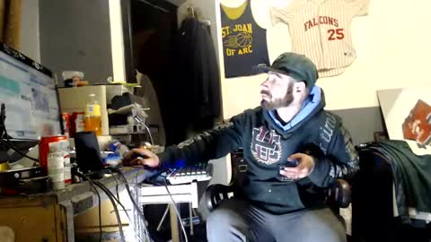 Snapshot of themechanic_ chatting on 02.14.25 sledge online show from 02.14.25