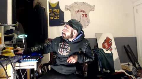 Snapshot of themechanic_ chatting on 02.14.25 sledge online show from 02.14.25