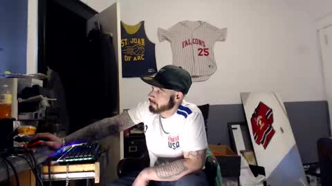 Snapshot of themechanic_ chatting on 02.15.25 sledge online show from 02.15.25