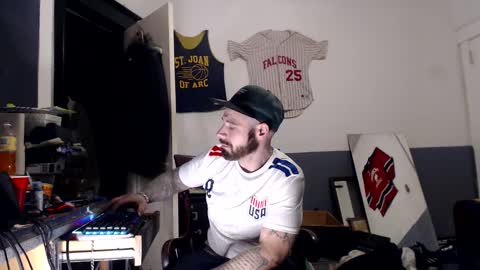 Snapshot of themechanic_ chatting on 02.16.25 sledge online show from 02.16.25
