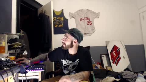 Snapshot of themechanic_ chatting on 02.18.25 sledge online show from 02.18.25