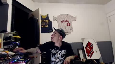 Snapshot of themechanic_ chatting on 02.19.25 sledge online show from 02.19.25