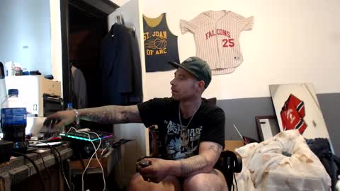 Snapshot of themechanic_ chatting on 02.19.25 sledge online show from 02.19.25