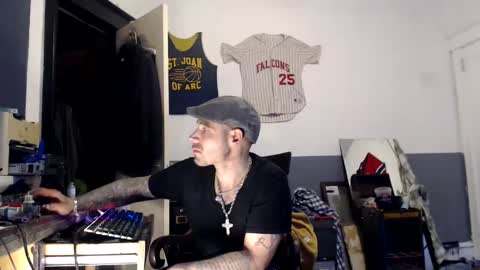 Snapshot of themechanic_ chatting on 02.25.25 sledge online show from 02.25.25