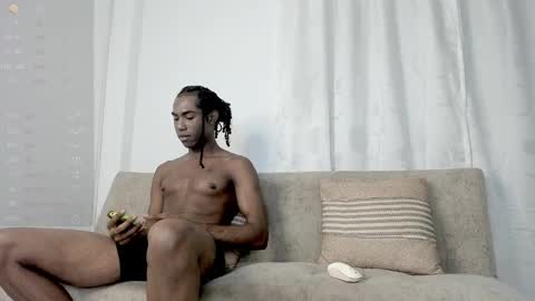 Snapshot of thenewclass chatting on 01.10.25 Andriw and Maiol online show from 01.10.25