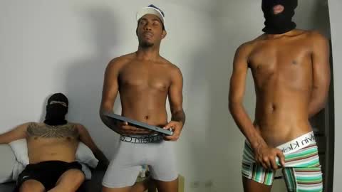 Snapshot of thenewclass chatting on 10.02.25 Andriw and Maiol online show from 10.02.25